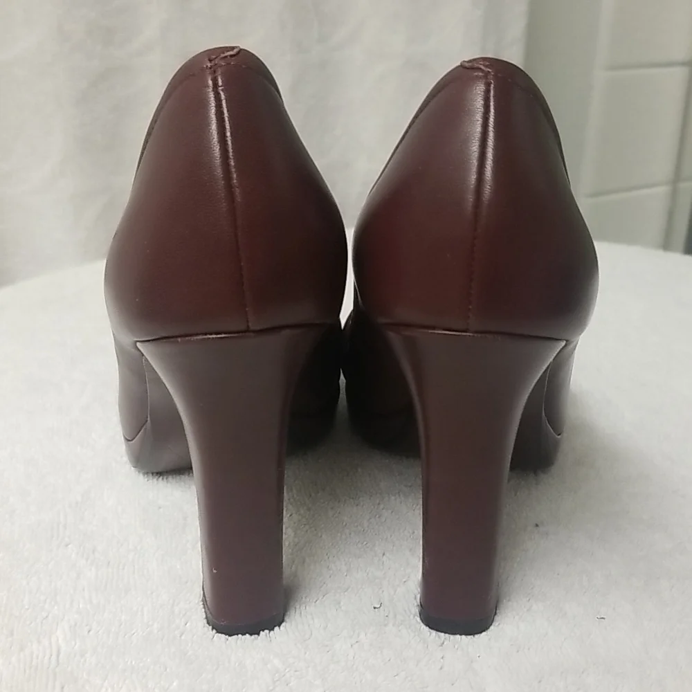 COLE HAAN maroon leather pumps